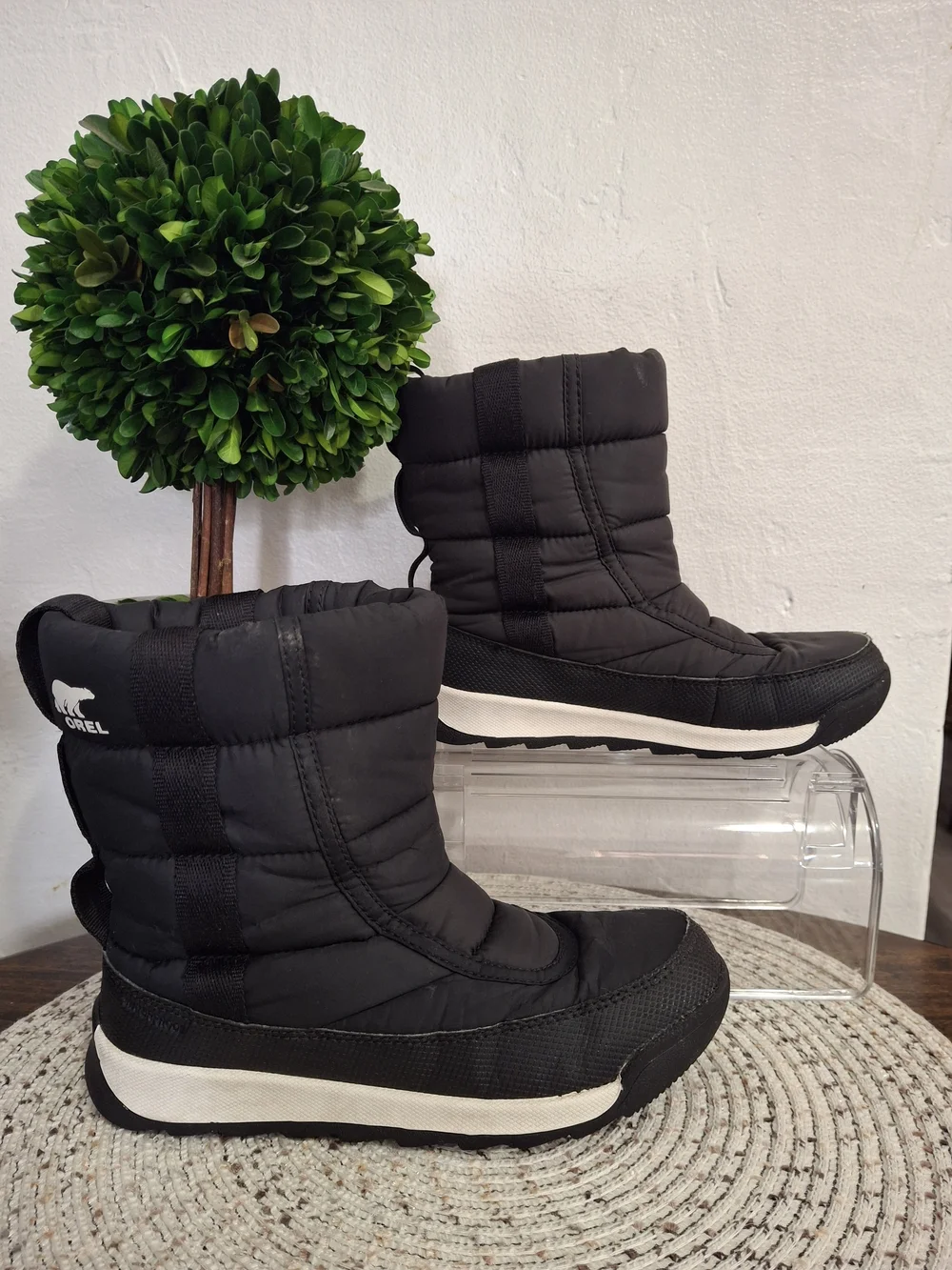 Kid's Sorel Whitney II Puffy Mid Snow Boots Size 2.